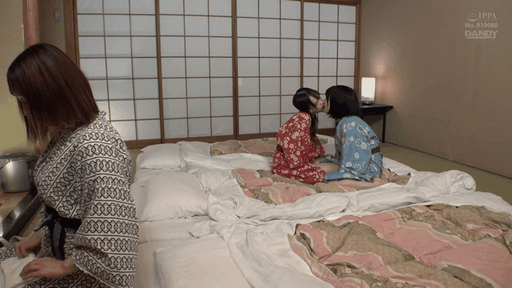 温泉旅行で姪っ子二人にレズられおもち...